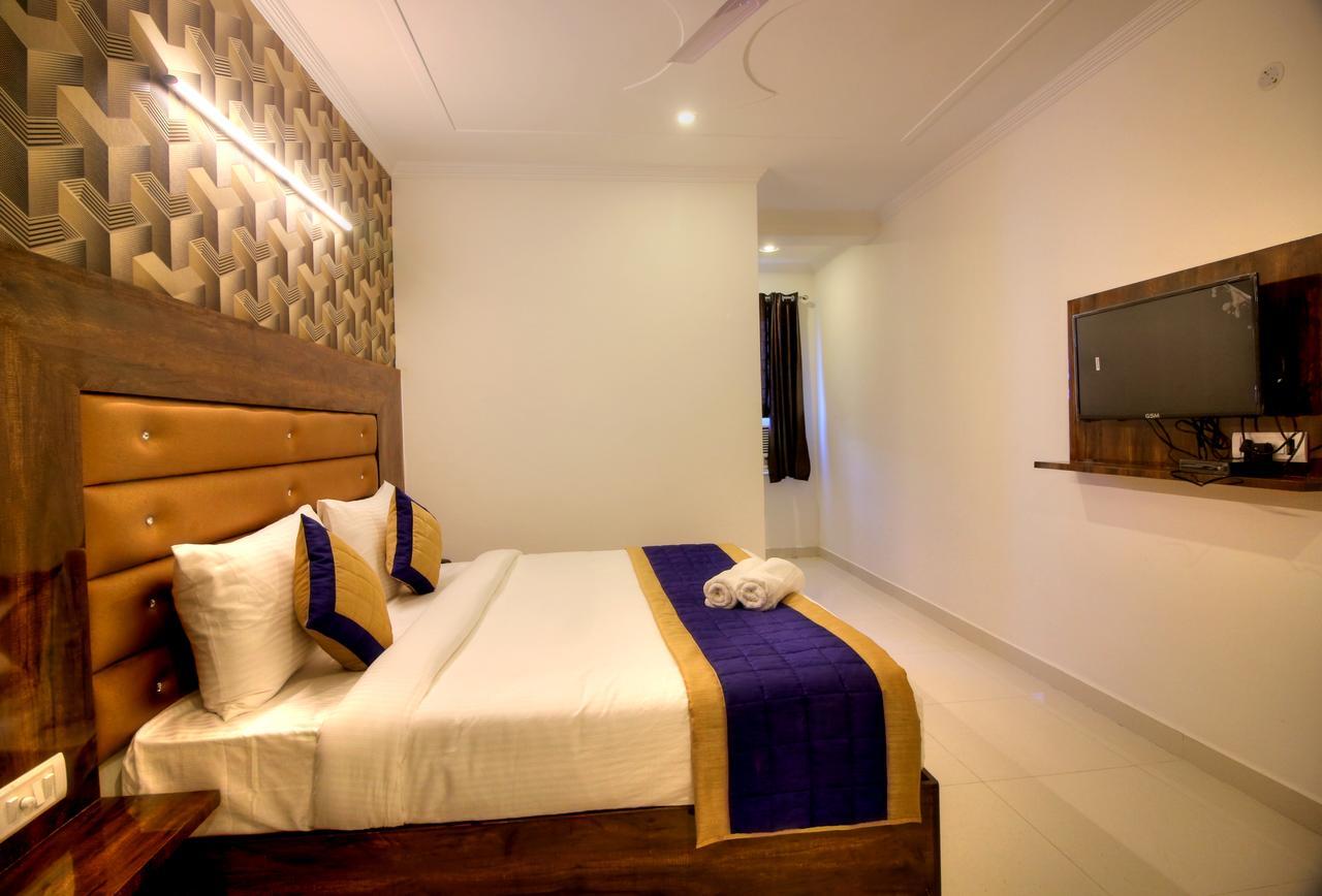 Airport Hotel Ark Of Avalon Neu-Delhi Exterior foto