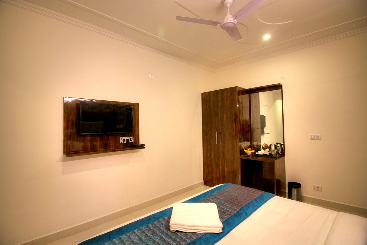Airport Hotel Ark Of Avalon Neu-Delhi Exterior foto